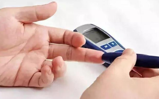 炎热夏季来临，糖尿病治疗要避开这几个误区。